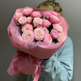 Букет из 5 кустовых роз «Леди бомбастик»