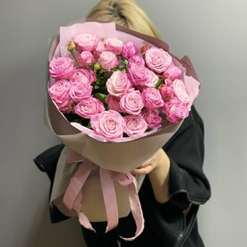 Букет из 7 кустовых роз «Леди бомбастик»