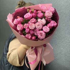 Букет из 9 кустовых роз «Леди бомбастик»