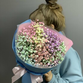 Букет из радужной гипсофилы