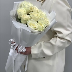 Букет из 9 белых роз