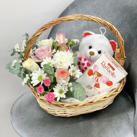 Мишка в корзинке