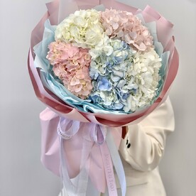 Букет из 5 гортензий микс