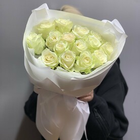 Букет из 15 белых роз
