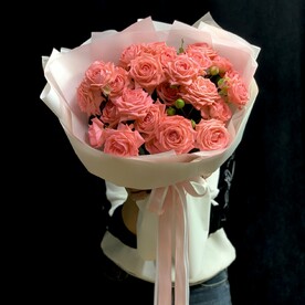 Букет из кустовых роз