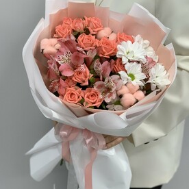 Красивый букет из свежих цветов