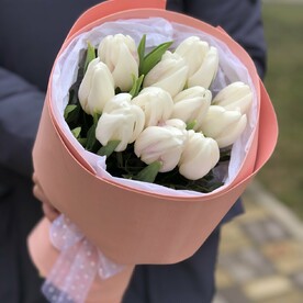 Букет из белых тюльпанов
