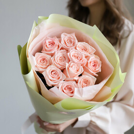 Нежно-розовые розы в нежном оформлении (11 шт)