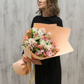 Букет из 15 альстермерий