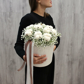 Шляпная коробка из хлопка и гипсофилы