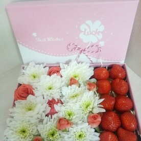 Коробочка с клубникой