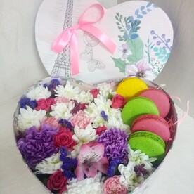 Цветы с макарунсами
