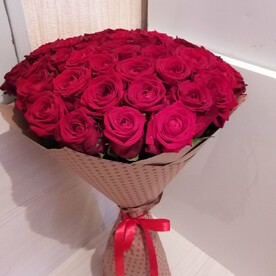 45 красных роз