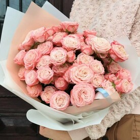 9 пионовидных кустовых роз