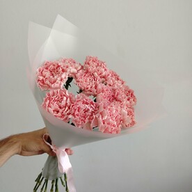 11 розовых гвоздик