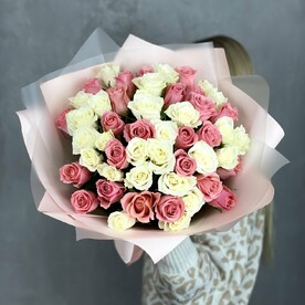 51 нежно- розовая роза