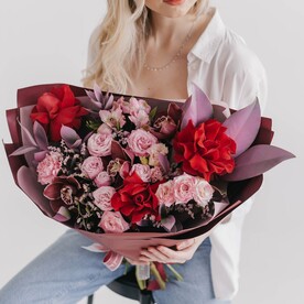 Букет-премиум с розами, орхидеями и альстромериями "Восторг"