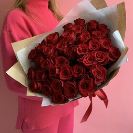 35 красных роз
