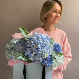 Сумка с гортензией и гвоздикой