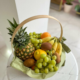 Корзина с фруктами