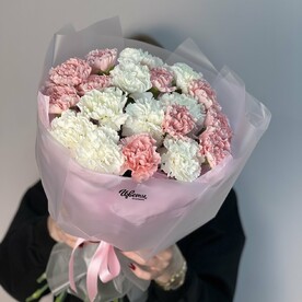 Букет из белых и розовых диантусов