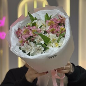 Букет из альстромерий