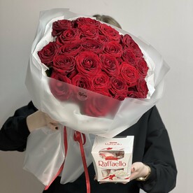 Набор из 25 роз и рафаэлло