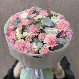 Букет из диантусов и эустом