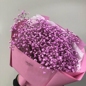 Розовый букет из гипсофилы