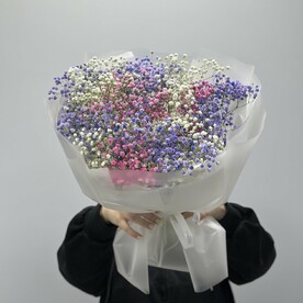 Яркий букет из гипсофил