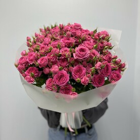 Букет из 9 ярких кустовых роз