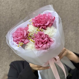 Букет: роза пионовидная, диантус, ромашка