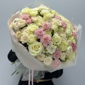 Букет: розы, кустовые розы, диантусы