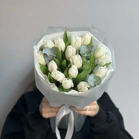 Тюльпаны, эвкалипт