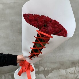 Корсет из 21 розы 50см