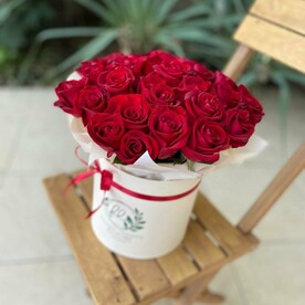31 шт Красная роза в шляпной коробке
