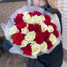 31шт красно-белая роза 50см