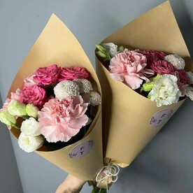 Комплимент с ярко-розовой розой FT469