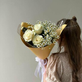 Букет с ромашками и розами FT237