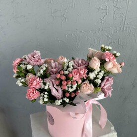 Розовая коробка с цветами FT871