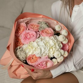 Круглый букет с гортензией FT1075