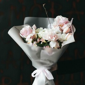 Объемный букет с розовыми розами FT1240
