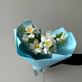 Монобукет вывернутых белых тюльпанов FT1264