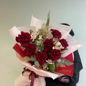 Букет красных французских роз