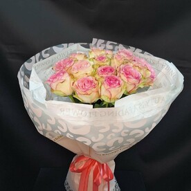 Букет розовых роз