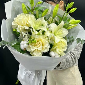 Букет лилии и роз, с альстромериями