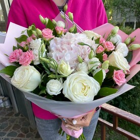 Букет Роз, Лизиантуса и Гортензии