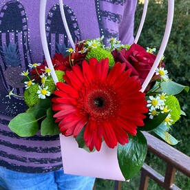 Композиция Гербер, Роз и Хризантемы