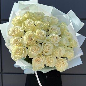 Букет из 25 белых роз Эквадор
