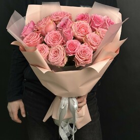 Розовые розы